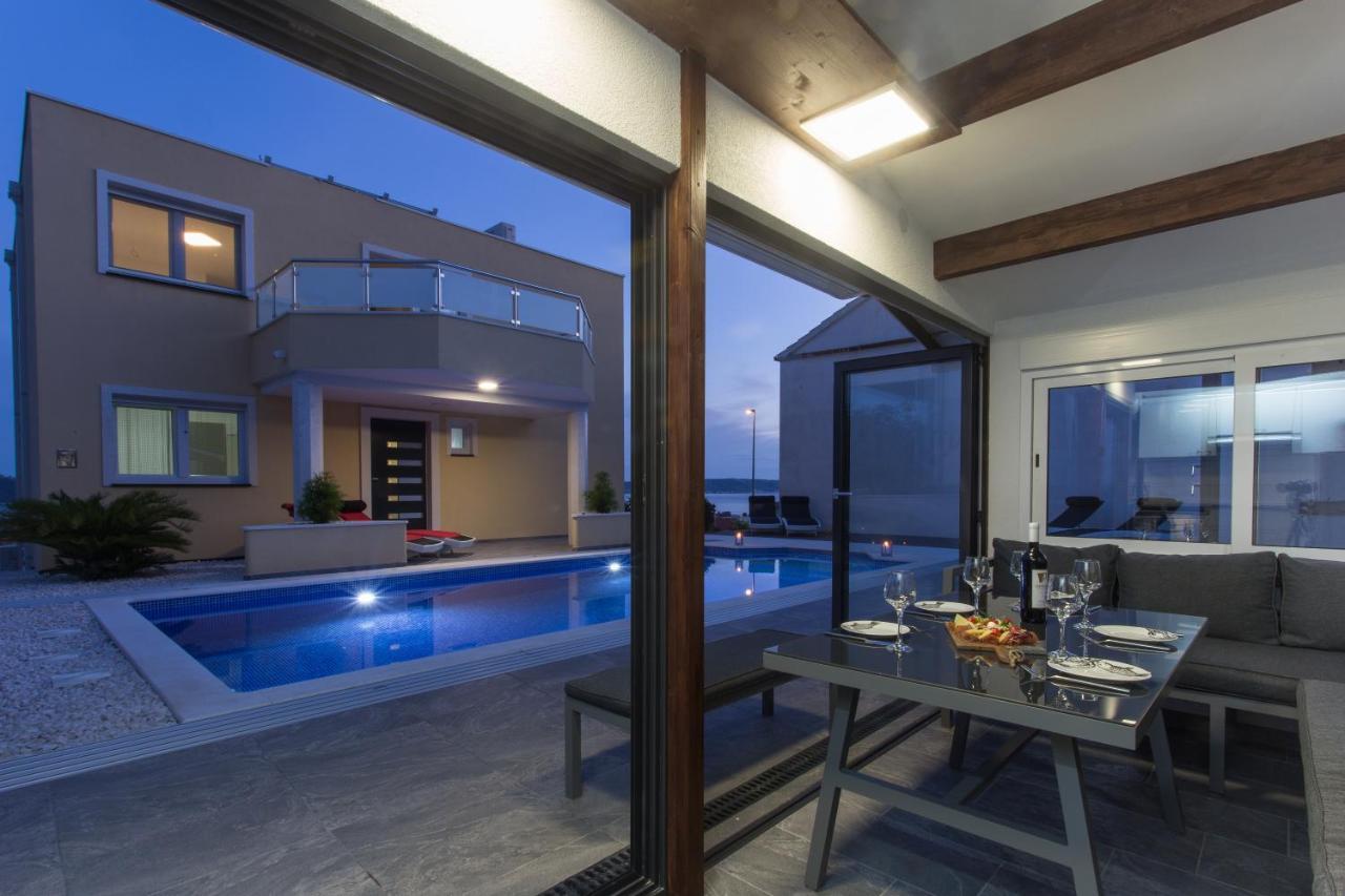 Villa-Split-Luxury-Heated Salt Water Pool-Up To 3 Family Kaštela Exterior foto