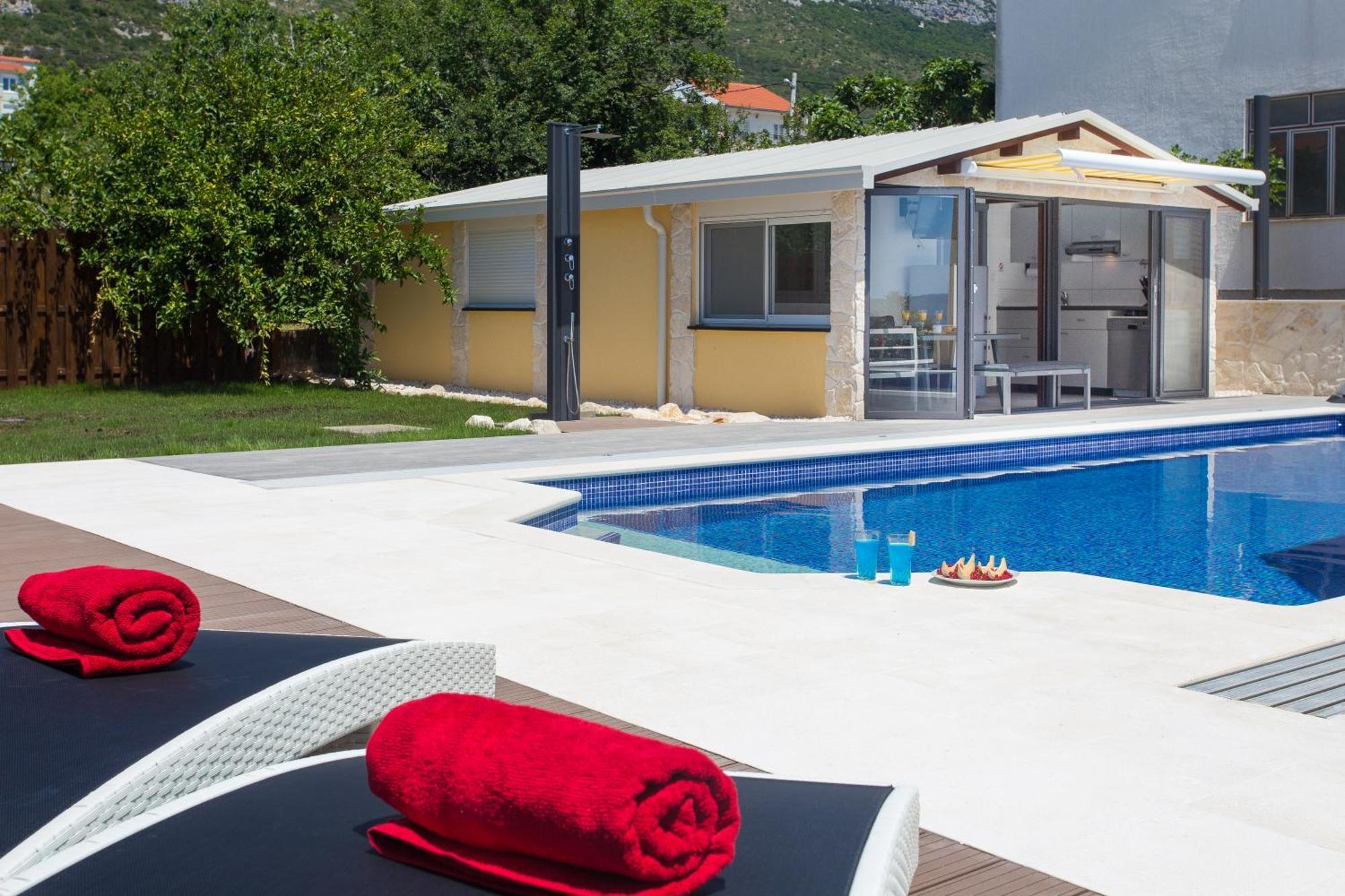 Villa-Split-Luxury-Heated Salt Water Pool-Up To 3 Family Kaštela Exterior foto